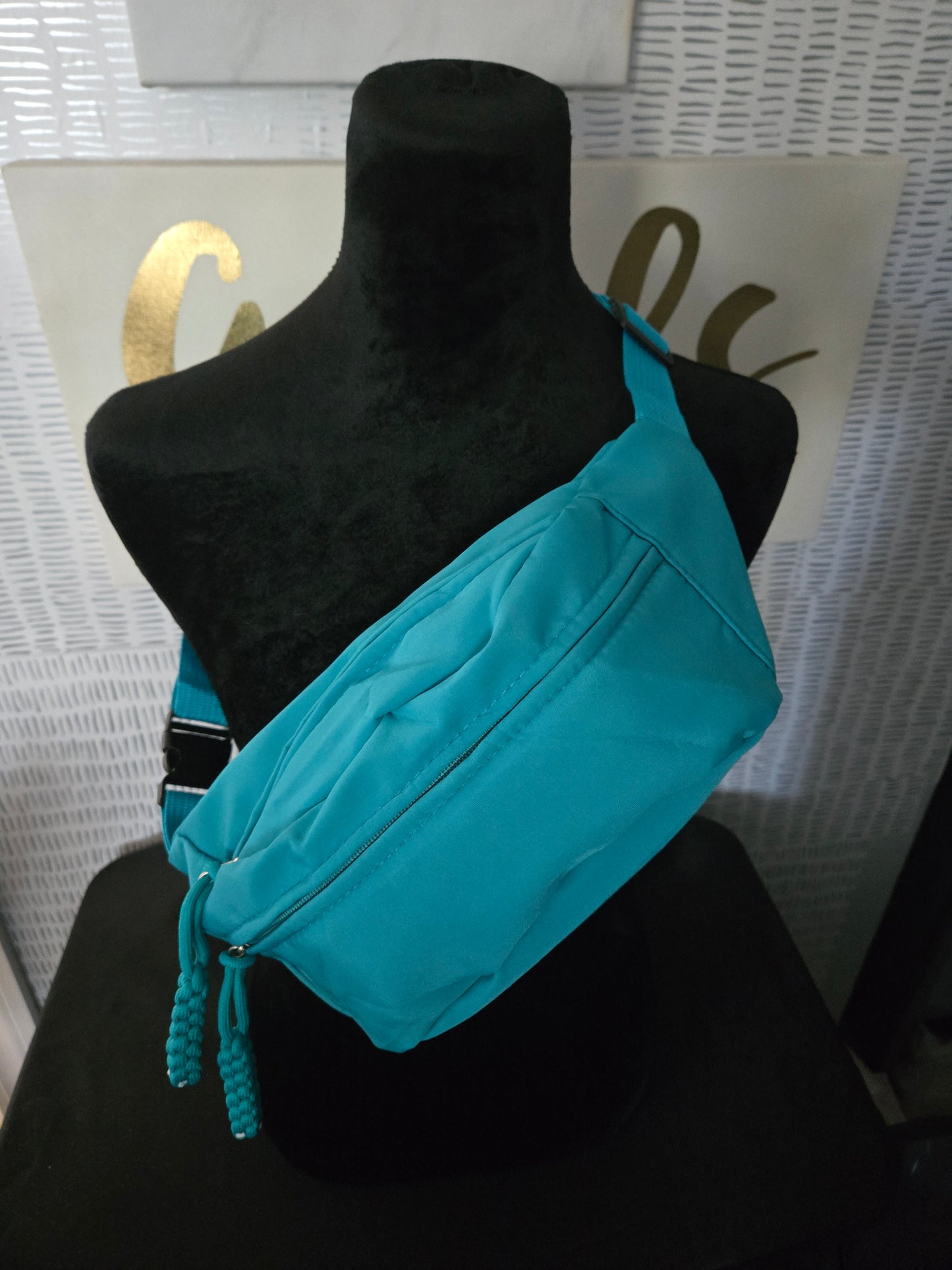 Women's adjustable waist bag